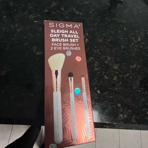 NIB Sigma Beauty Sleigh All Day Travel Brush Set